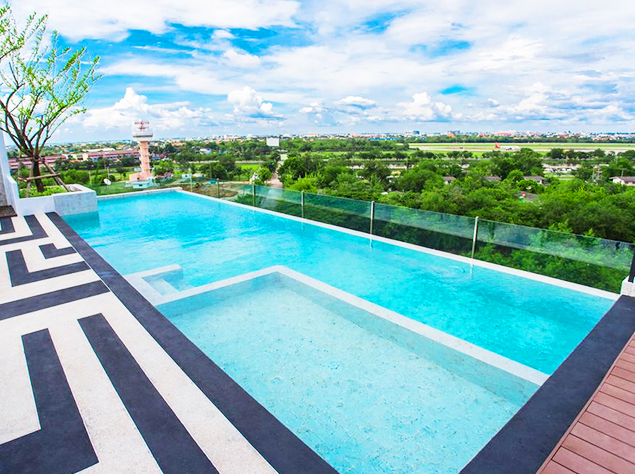 El deflector de la piscina